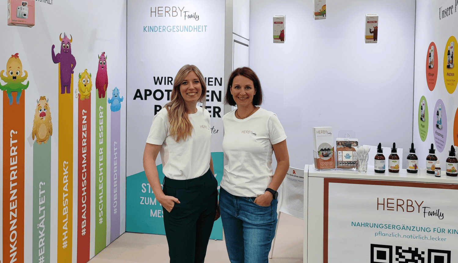Katja und Nina auf der Expopharm Apotheken Messe in Düsseldorf 2024