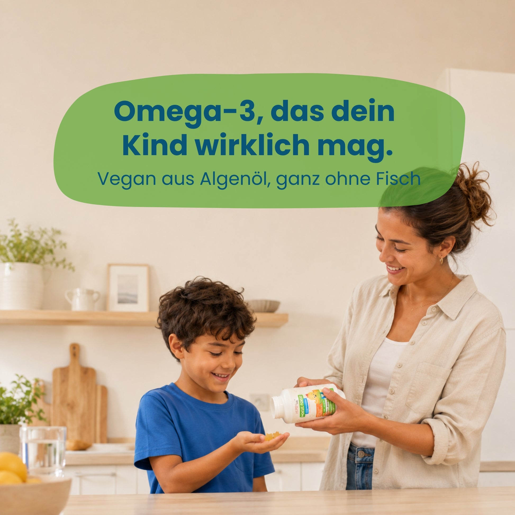 Mutter gibt ihrem Kind Hokus Fokus Gummies, veganes Omega-3 aus Algenöl statt Fischöl
